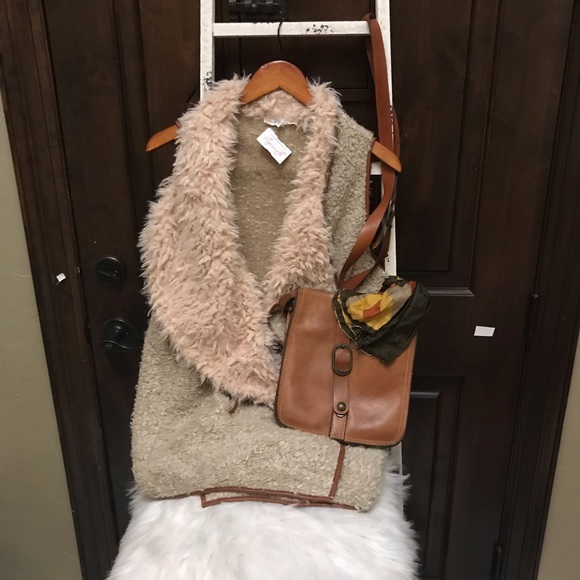 ✨👗✨ NWT Vest only - Picture 4 of 8